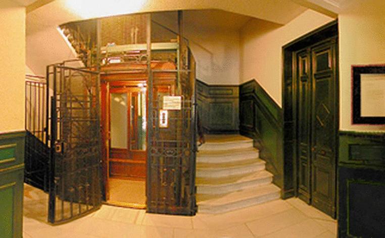 Hostal Santa Isabel Madrid Eksteriør bilde